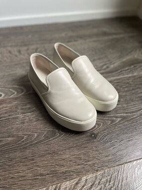 VINCE Slip-on platform shoes